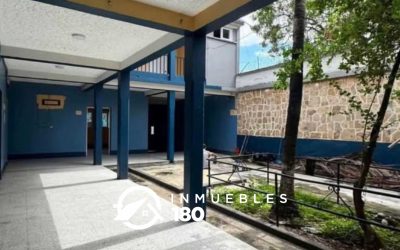 Amplia casa comercial en renta a cuadra y media del Parque Central de Zacapa