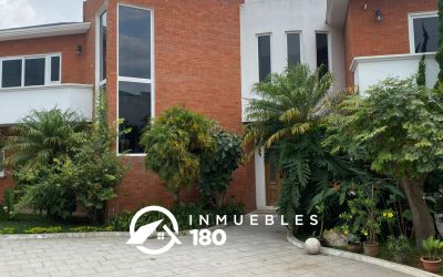 Casa Comercial en renta en Jacarandas de Cayalá, fuera de garita, zona 16